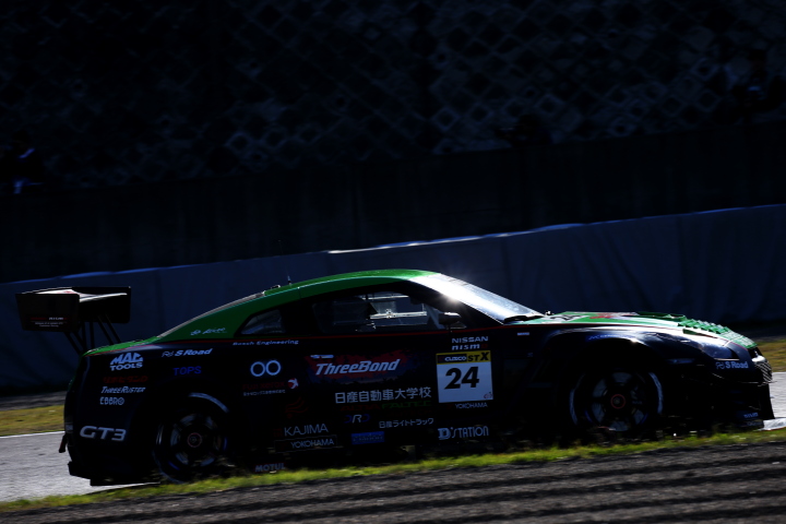 決勝レース: 星野敏／藤井誠暢／高星明誠組（ST-Xクラス・スリーボンド日産自動車大学校GT-R）