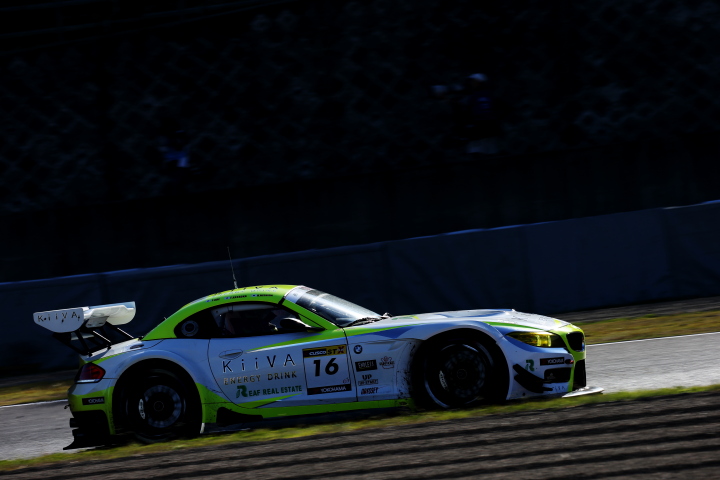 決勝レース: ヒロマサ・ニシダ／片岡龍也／阿部翼組（ST-Xクラス・REAF REAL ESTATE KiiVA BMW）