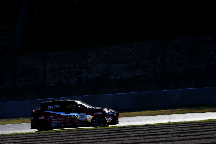 決勝レース: 野上敏彦／谷川達也／野上達也組（ST-5クラス・DXLアラゴスタNOPROデミオSKY-D）