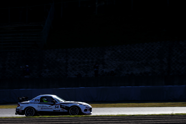 決勝レース: 加藤彰彬／近藤翼／堤優威組（ST-4クラス・TC CORSE iRacing ROADSTER）