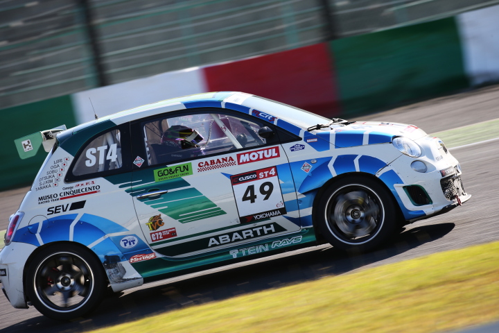 決勝レース: 井尻薫／大賀裕介／大塚隆一郎組（ST-4クラス・ABARTH 695 ASSETTO CORSE）