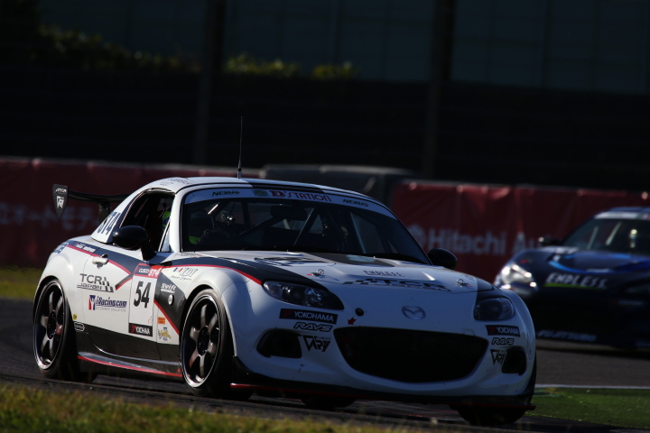 決勝レース: 加藤彰彬／近藤翼／堤優威組（ST-4クラス・TC CORSE iRacing ROADSTER）