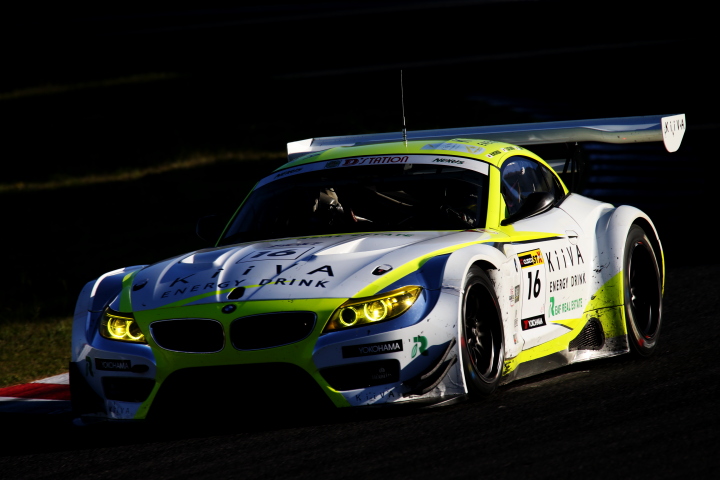 決勝レース: ヒロマサ・ニシダ／片岡龍也／阿部翼組（ST-Xクラス・REAF REAL ESTATE KiiVA BMW）