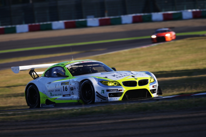 決勝レース: ヒロマサ・ニシダ／片岡龍也／阿部翼組（ST-Xクラス・REAF REAL ESTATE KiiVA BMW）