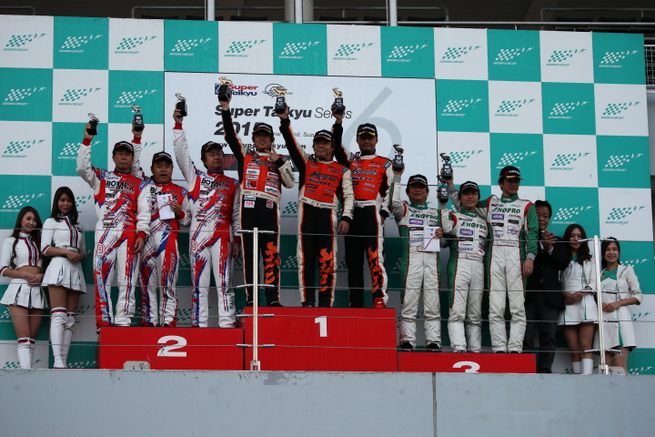 決勝レース: ST-5クラスの表彰式