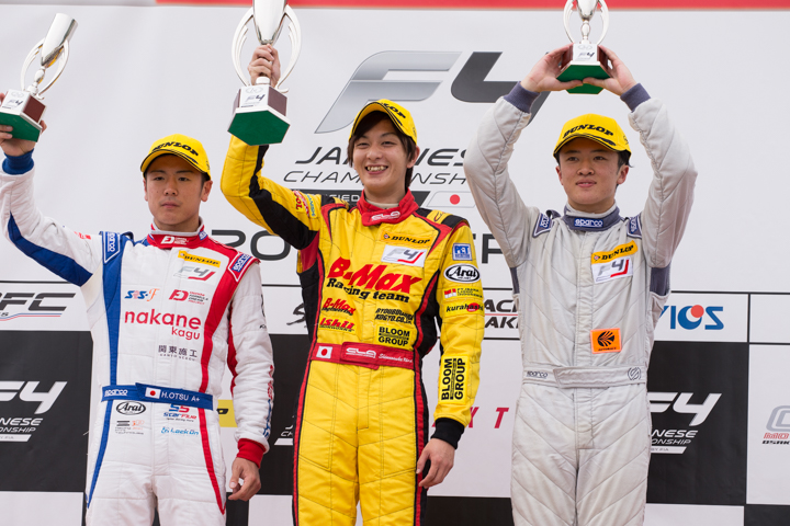 表彰式: 優勝・山田真之亮、2位・大津弘樹、3位・宮田莉朋