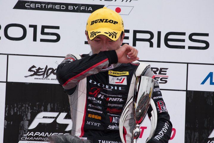 優勝したもののチャンピオンを逃し悔し涙の牧野任祐（Rn-SPORTS）