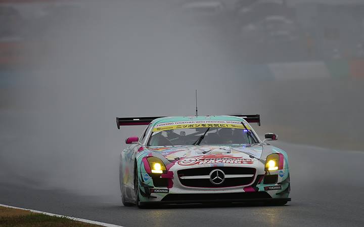 フリー走行: GT300クラス2位は谷口信輝／片岡龍也組（グッドスマイル初音ミクSLS）