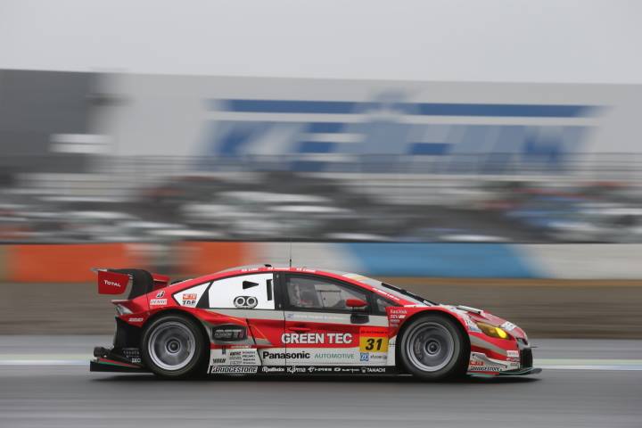 フリー走行: GT300クラストップタイムは嵯峨宏紀／中山雄一組（TOYOTA PRIUS apr GT）