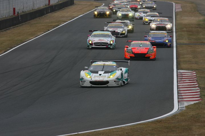 GT300クラスのスタートシーン