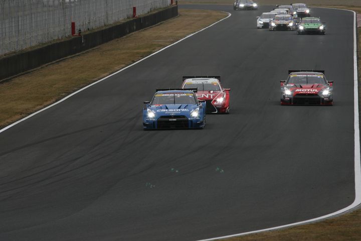 GT500クラスのスタートシーン