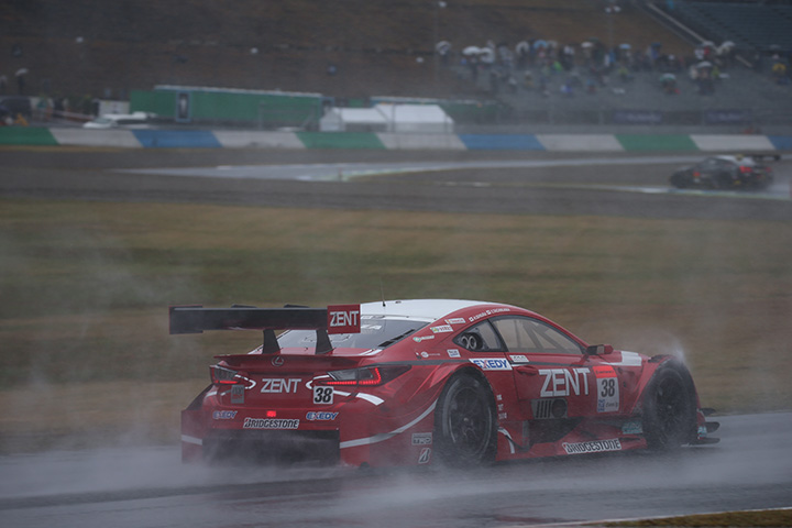 公式練習: GT500クラス3位は立川祐路／石浦宏明組（ZENT CERUMO RC F）