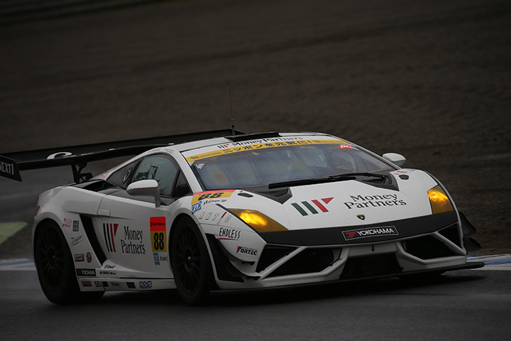 公式練習: GT300クラス2位は織戸学／平峰一貴組（マネパランボルギーニGT3）