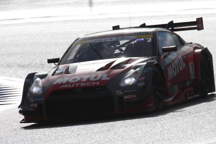 GT500クラスで2位に入った松田次生／ロニー・クインタレッリ組（MOTUL AUTECH GT-R）は今シーズンのドライバーズチャンピオンを決めた