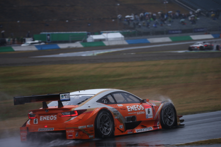 公式練習: 大嶋和也／国本雄資組（GT500クラス・ENEOS SUSTINA RC F）