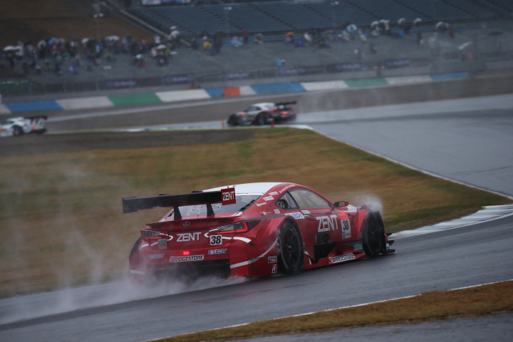 公式練習: 立川祐路／石浦宏明組（GT500クラス・ZENT CERUMO RC F）