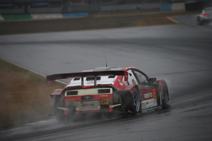 公式練習: 嵯峨宏紀／中山雄一組（GT300クラス・TOYOTA PRIUS apr GT）