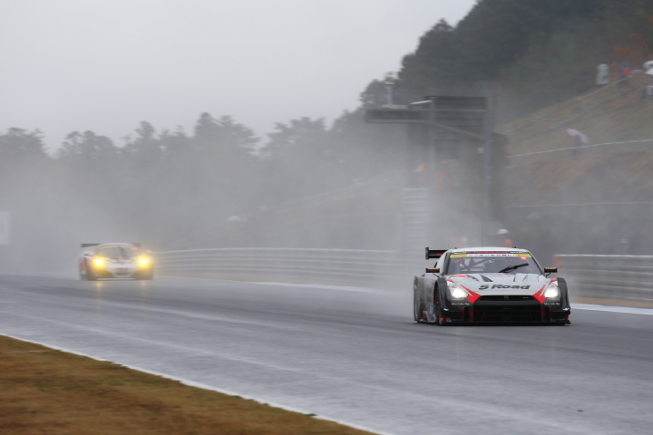 公式練習: 本山哲／柳田真孝組（GT500クラス・S Road MOLA GT-R）