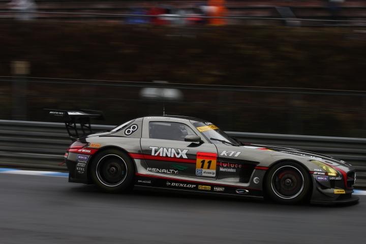 公式練習: 平中克幸／ビヨン・ビルドハイム組（GT300クラス・GAINER TANAX SLS）