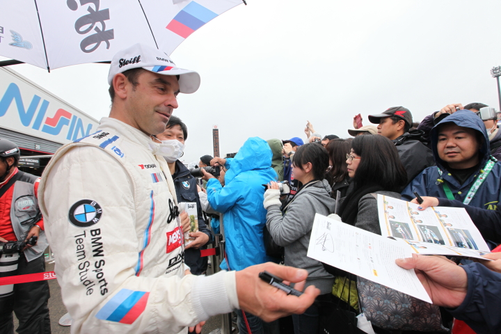 ピットウォーク: ヨルグ・ミューラー（BMW Sports Trophy Team Studie）