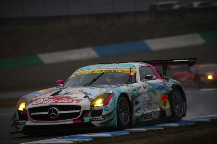 GT300クラスノックアウト予選Q1: 谷口信輝（グッドスマイル初音ミクSLS）