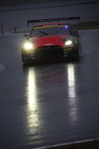 GT300クラスノックアウト予選Q2: 千代勝正（GAINER TANAX GT-R）