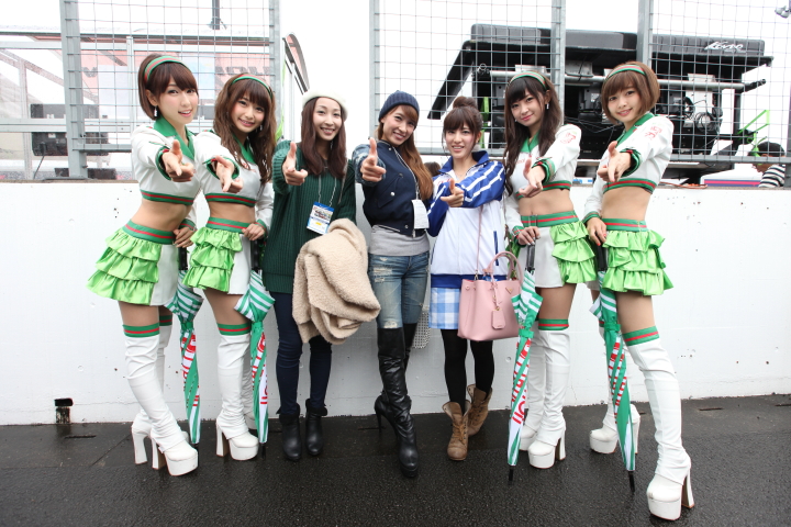 ピットウォーク: レースクイーン