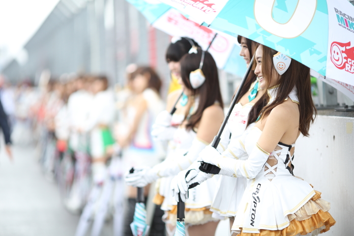 ピットウォーク: レースクイーン