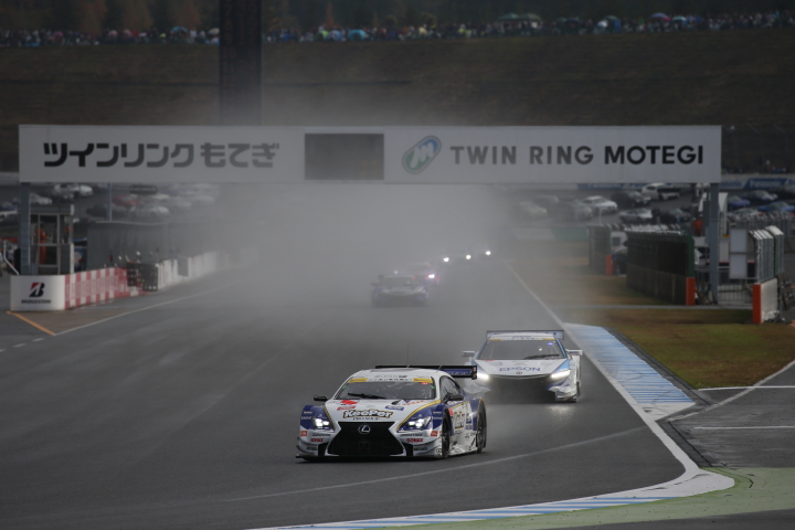 決勝レース: GT500クラスはアンドレア・カルダレッリ（KeePer TOM'S RC F）がトップに立つ