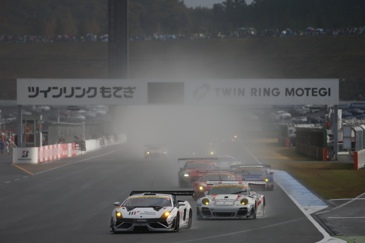 決勝レース: GT300クラス中段の争い