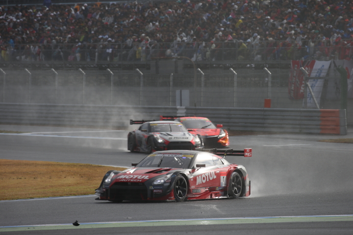 決勝レース: ロニー・クインタレッリ（MOTUL AUTECH GT-R）