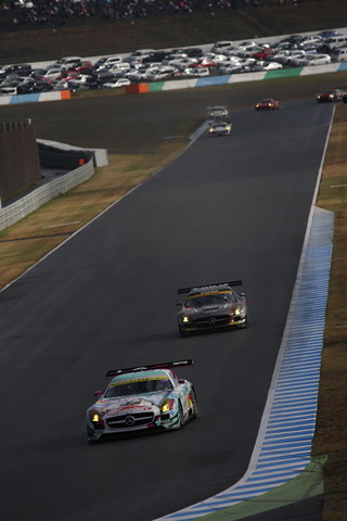 決勝レース: 片岡龍也（グッドスマイル初音ミクSLS）