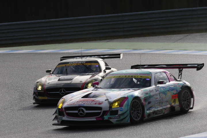 決勝レース: 片岡龍也（グッドスマイル初音ミクSLS）