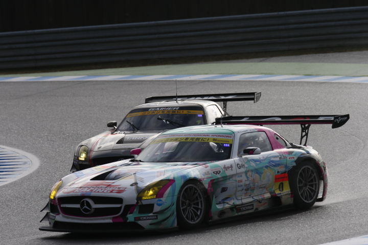 決勝レース: 片岡龍也（グッドスマイル初音ミクSLS）