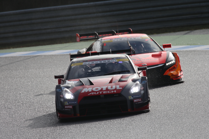 決勝レース: ロニー・クインタレッリ（MOTUL AUTECH GT-R）