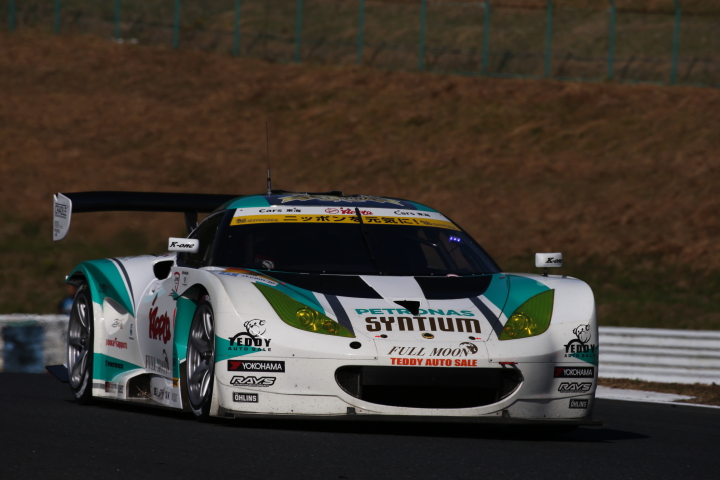 公式練習: 高橋一穂／加藤寛規組（GT300クラス・シンティアム・アップル・ロータス）