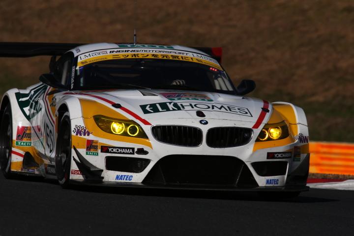 公式練習: 新田守男／脇阪薫一組（GT300クラス・JMS LMcorsa Z4）