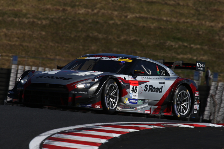 公式練習: 本山哲／柳田真孝組（GT500クラス・S Road MOLA GT-R）