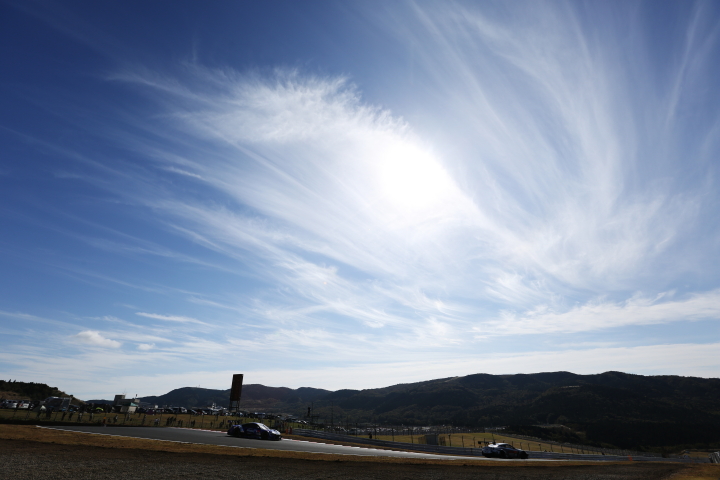 公式練習: オートポリス上空には絹雲が広がった