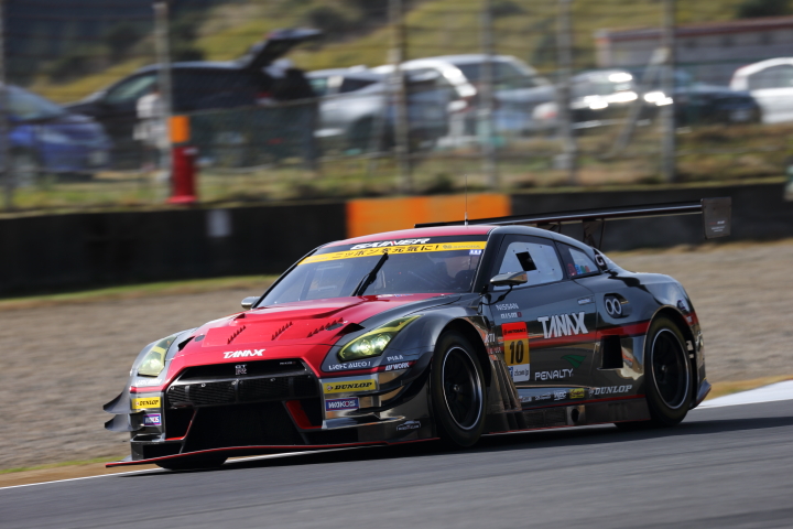 GT300クラスノックアウト予選Q1: 千代勝正（GAINER TANAX GT-R）
