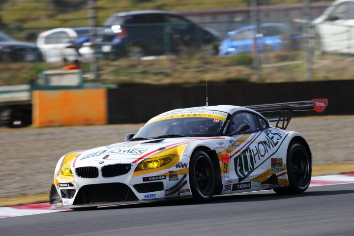 GT300クラスノックアウト予選Q1: 新田守男（JMS LMcorsa Z4）