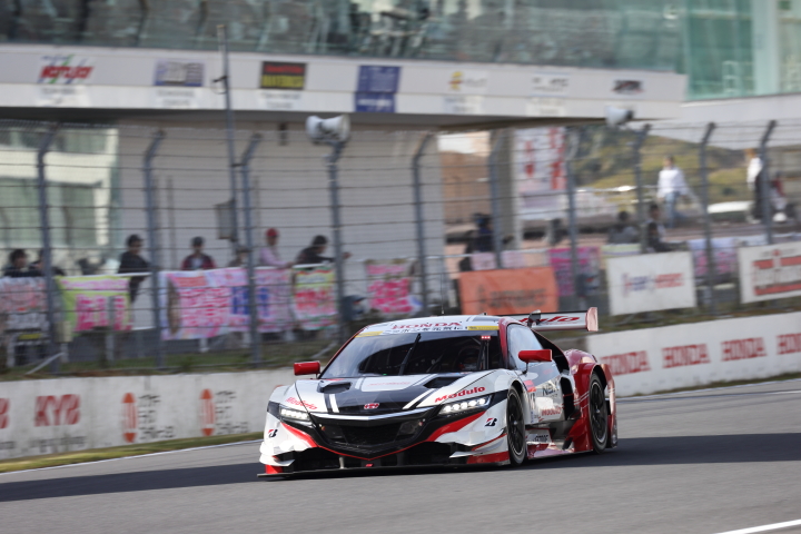 GT500クラスノックアウト予選Q1: 小暮卓史（ドラゴモデューロNSX CONCEPT-GT）