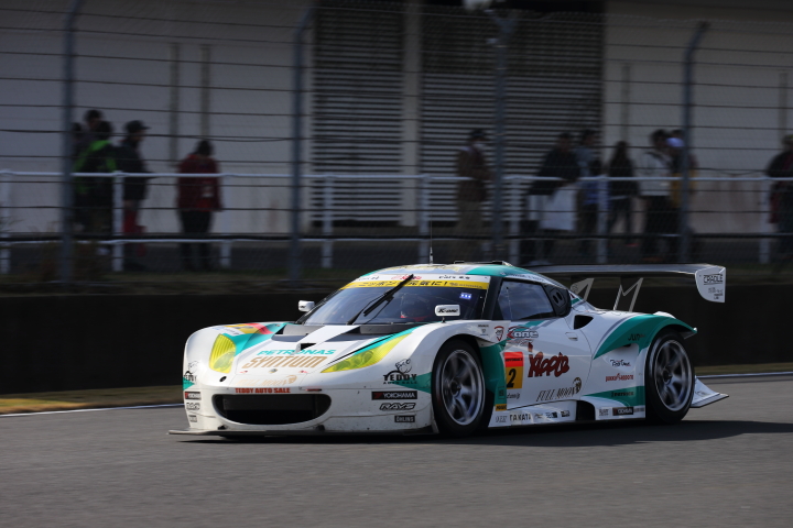 GT300クラスノックアウト予選Q2: 加藤寛規（シンティアム・アップル・ロータス）