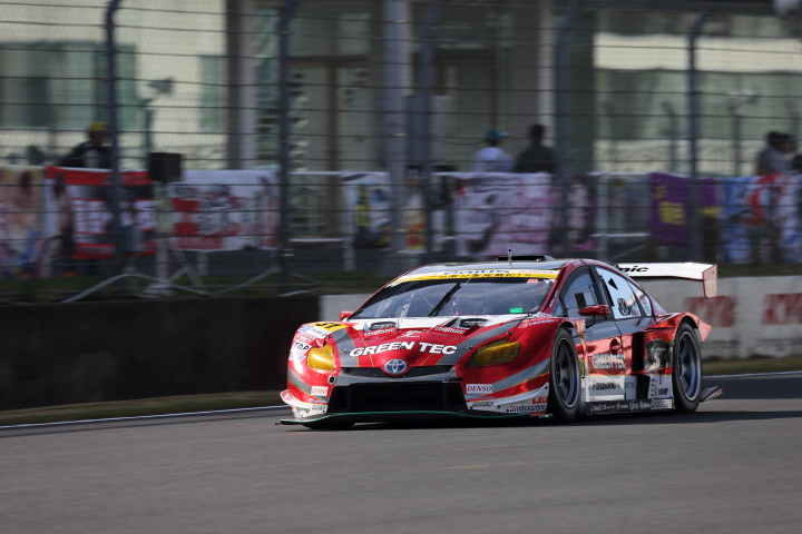 GT300クラスノックアウト予選Q2: 嵯峨宏紀（TOYOTA PRIUS apr GT）