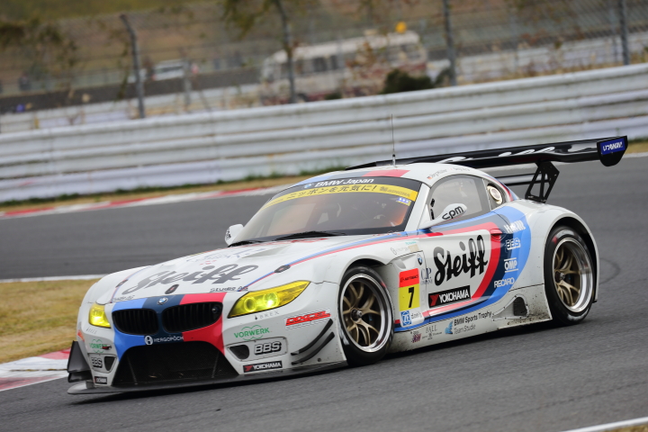 フリー走行: ヨルグ・ミューラー／荒聖治組（GT300クラス・Studie BMW Z4）