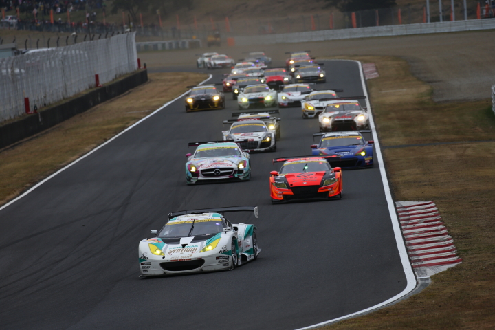 決勝レース: GT300クラスのスタートシーン