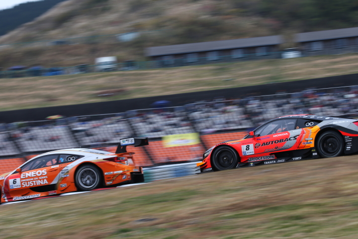 決勝レース: 大嶋和也（ENEOS SUSTINA RC F） vs 野尻智紀（ARTA NSX CONCEPT-GT）