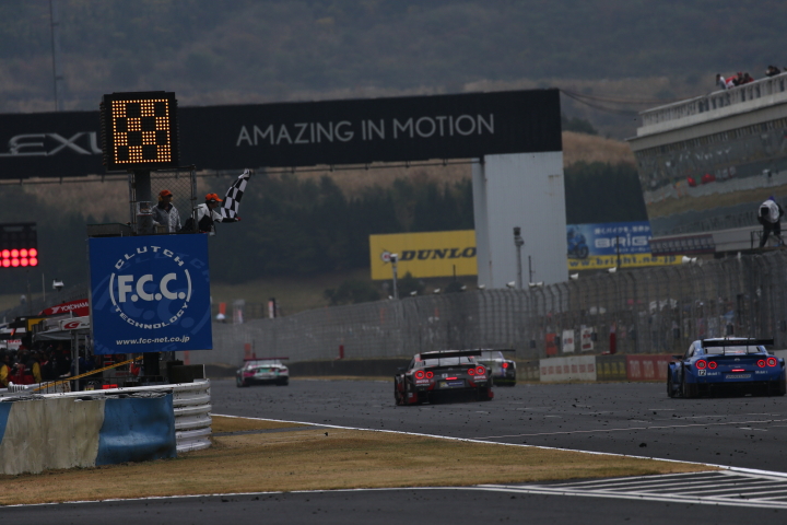 決勝レース: 2位には安田裕信（カルソニックIMPUL GT-R）が入った