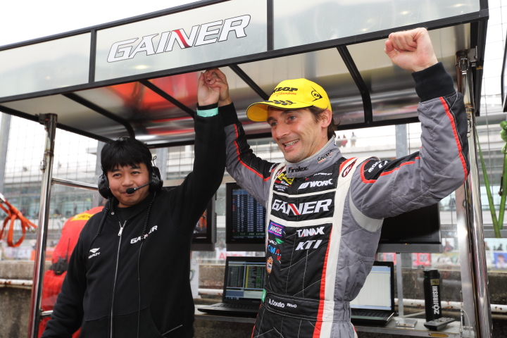 決勝レース: GT300クラスでチャンピオンを獲得したアンドレ・クート（GAINER）