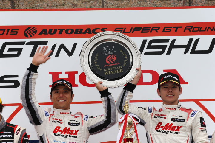 決勝レース: GT300クラスで優勝した星野一樹と高星明誠（NDDP RACING）